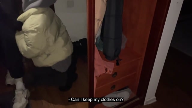 На улице трахнул молодую русскую потаскушку без презерватива